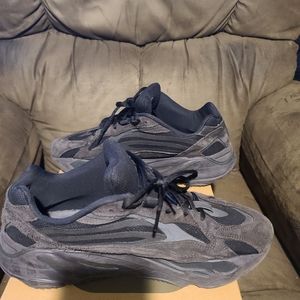 Adidas Yeezy 700 'Vanta' Size 11
